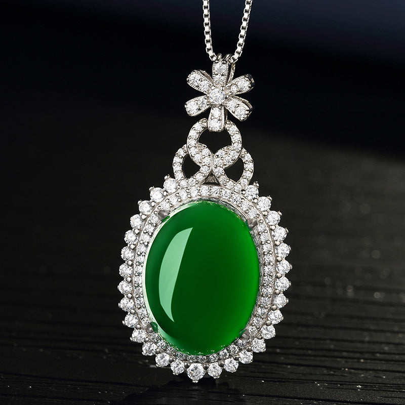 Web Based Egalant-shaped Synthetic Neckace
