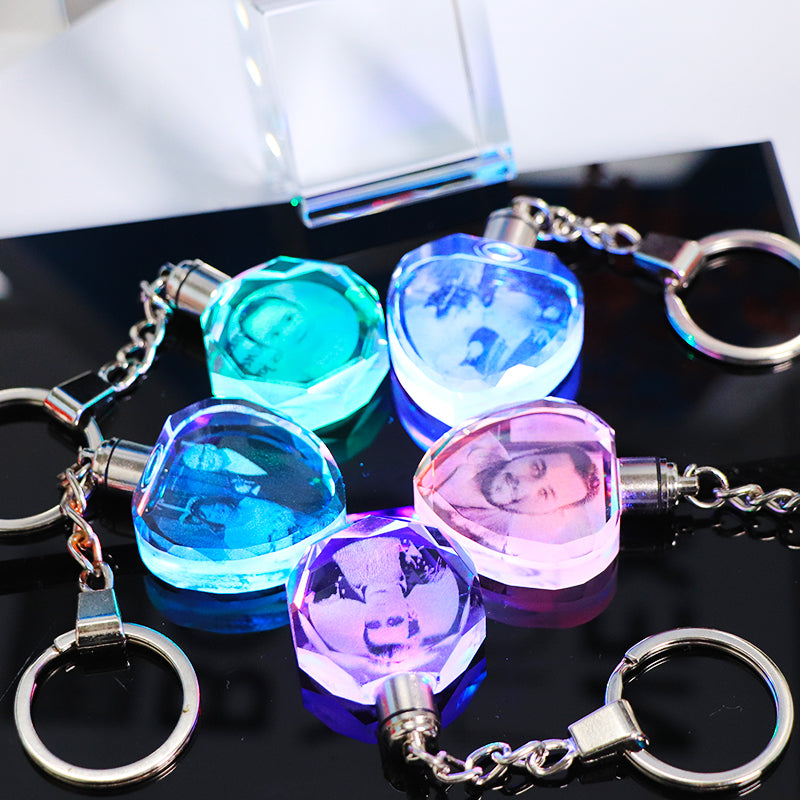 Web Based Crystal Keychain Customization Custom Photo Couple Family Souvenir Gift Laser Carve Crystal Keychain Photo Colorful LED Light Key Chain