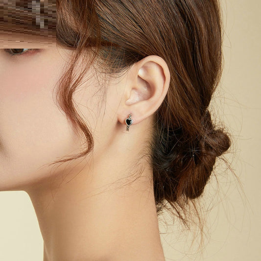 Web Based Simple And High-end S925 Silver Heart Earrings