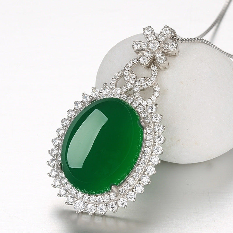 Web Based Egalant-shaped Synthetic Neckace
