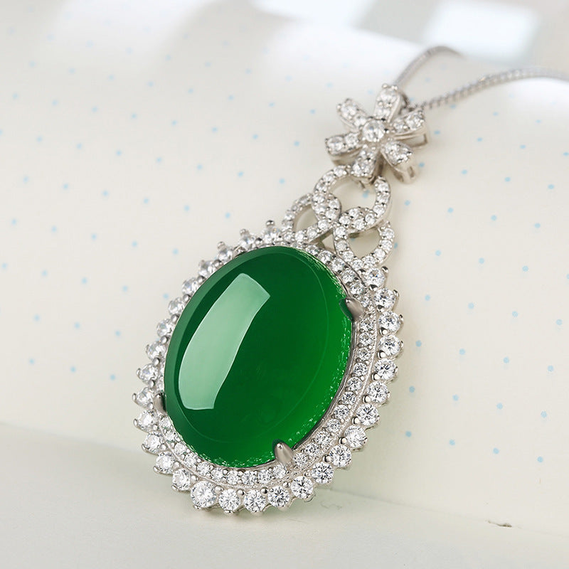Web Based Egalant-shaped Synthetic Neckace
