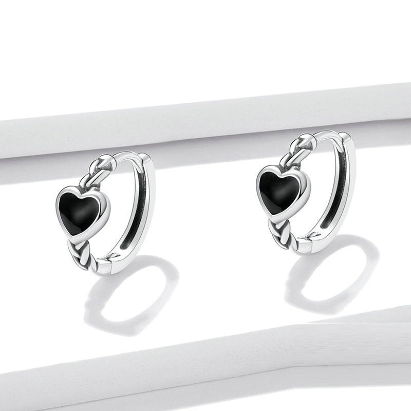 Web Based Simple And High-end S925 Silver Heart Earrings